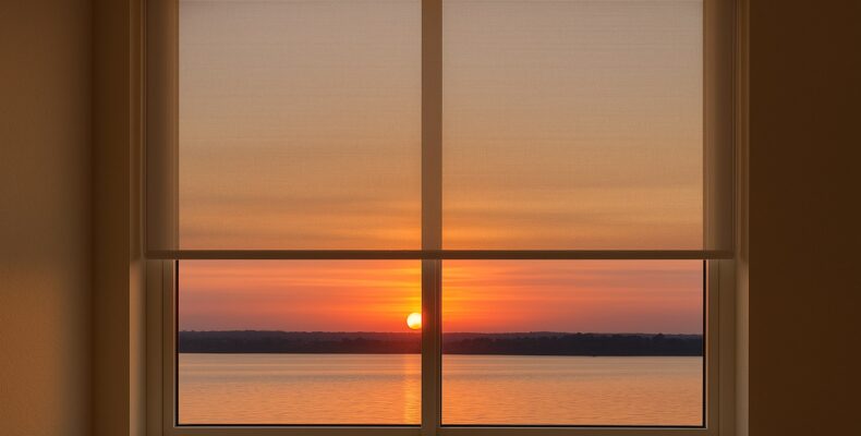 Persiana ideal para Porto Alegre: descubra como escolher o modelo certo para sol forte, umidade e conforto térmico na região metropolitana.